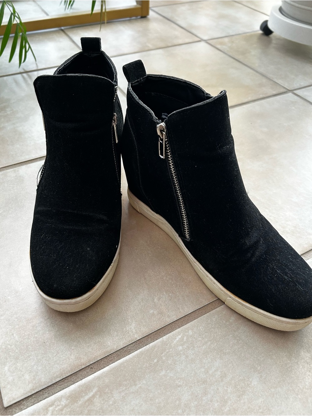 Source Unknown Black Wedge Sneaker Booties with Side Zipper